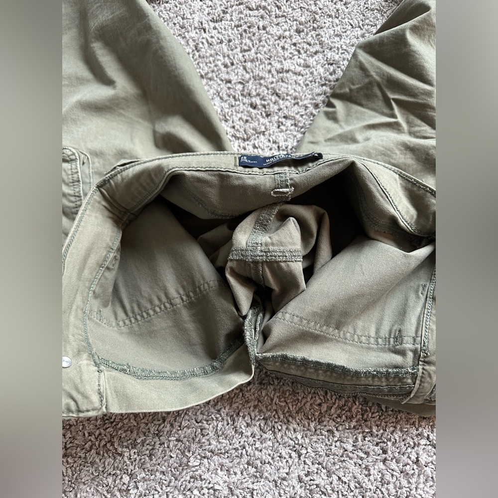 Hollister Green Wide Leg Cargo Pants - Picture 3 of 3